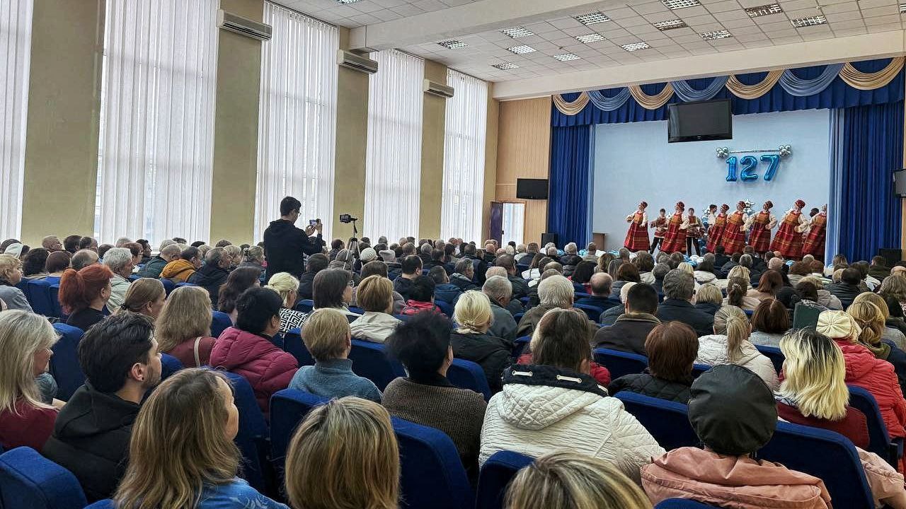 Гурген Малхасян: Вручил заслуженные награды сотрудникам Харцызского трубного завода, в честь 127-летия завода Гурген Малхасян: Вручил заслуженные награды сотрудникам Харцызского трубного завода, в честь 127-летия завода