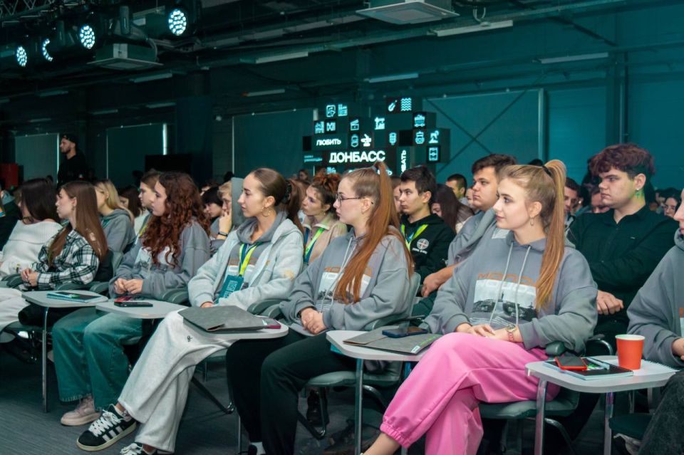 Сейчас или никогда. Лектор Общества «Знание», олимпийский чемпион, хореограф и продюсер Илья Авербух вдохновил участников Форума студенческих профсоюзных организаций и органов самоуправления на великие совершения Сейчас или никогда. Лектор Общества «Знание», олимпийский чемпион, хореограф и продюсер Илья Авербух вдохновил участников Форума студенческих профсоюзных организаций и органов самоуправления на великие совершения