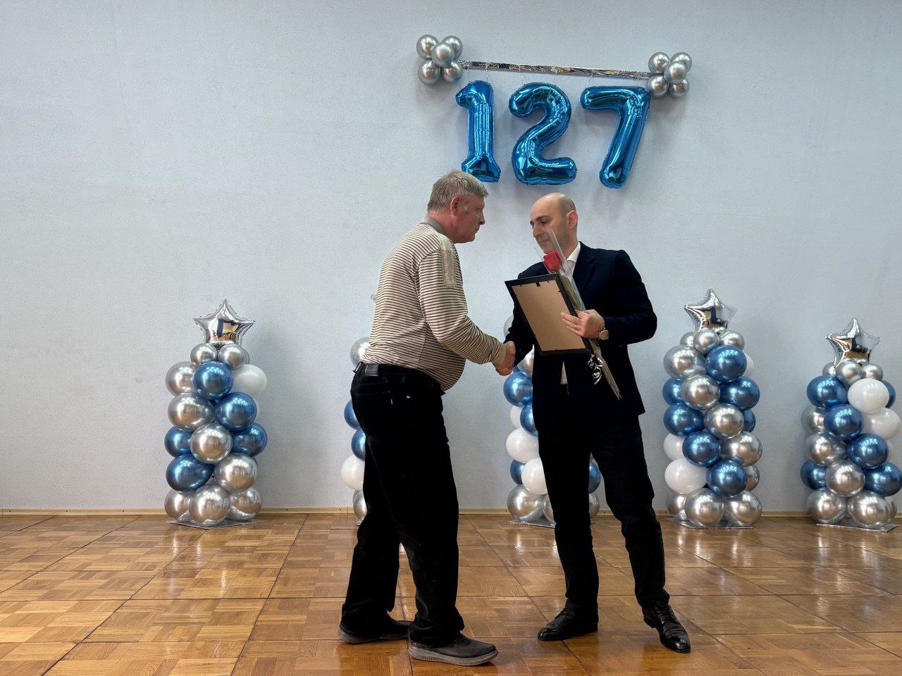 Гурген Малхасян: Вручил заслуженные награды сотрудникам Харцызского трубного завода, в честь 127-летия завода Гурген Малхасян: Вручил заслуженные награды сотрудникам Харцызского трубного завода, в честь 127-летия завода