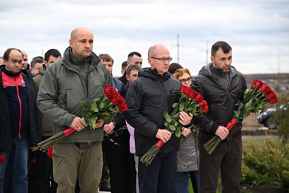 В Волновахе открыли памятник Герою РФ и ДНР Владимиру Жоге В Волновахе открыли памятник Герою РФ и ДНР Владимиру Жоге