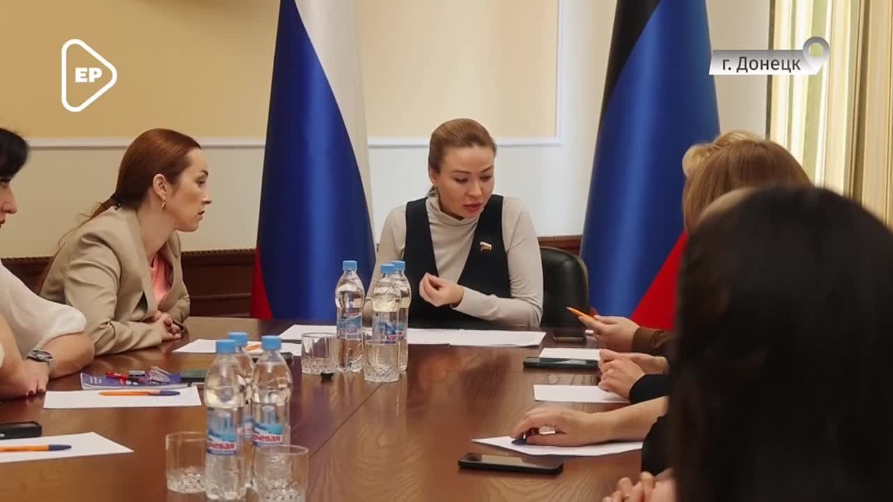 Екатерина Мартьянова: Вчера приняла участие в важном рабочем совещании с сенатором РФ от ДНР, координатором партийного проекта "Женское движение Единой России" в Республике Натальей Никоноровой