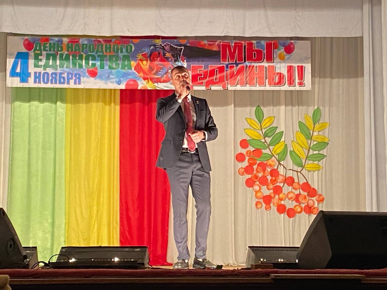 2 ноября в МБУ «Зугрэсский Городской Дворец Культуры», при поддержке общественной организации «Русский центр», руководитель Евсеева Елена Васильевна, в рамках празднования Дня Народного Единства, состоялся концерт... 2 ноября в МБУ «Зугрэсский Городской Дворец Культуры», при поддержке общественной организации «Русский центр», руководитель Евсеева Елена Васильевна, в рамках празднования Дня Народного Единства, состоялся концерт...