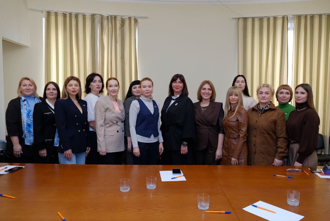 Екатерина Мартьянова: Вчера приняла участие в важном рабочем совещании с сенатором РФ от ДНР, координатором партийного проекта "Женское движение Единой России" в Республике Натальей Никоноровой Екатерина Мартьянова: Вчера приняла участие в важном рабочем совещании с сенатором РФ от ДНР, координатором партийного проекта "Женское движение Единой России" в Республике Натальей Никоноровой