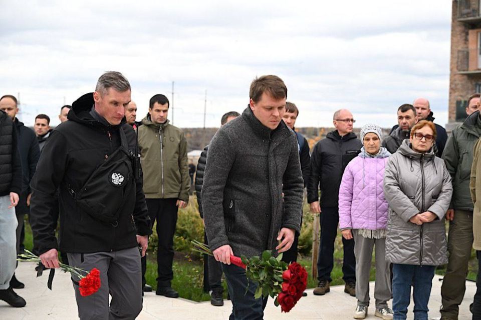 В Волновахе открыли памятник Герою России и Донецкой Народной Республики Владимиру Жоге В Волновахе открыли памятник Герою России и Донецкой Народной Республики Владимиру Жоге