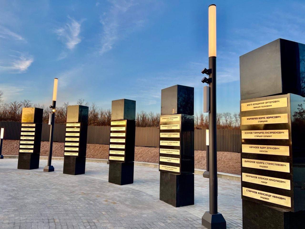 Юрий Котенок: В Донецке, на кладбище "Донецкое море" открыт военно-мемориальный комплекс, посвященный павшим защитникам Донбасса Юрий Котенок: В Донецке, на кладбище "Донецкое море" открыт военно-мемориальный комплекс, посвященный павшим защитникам Донбасса