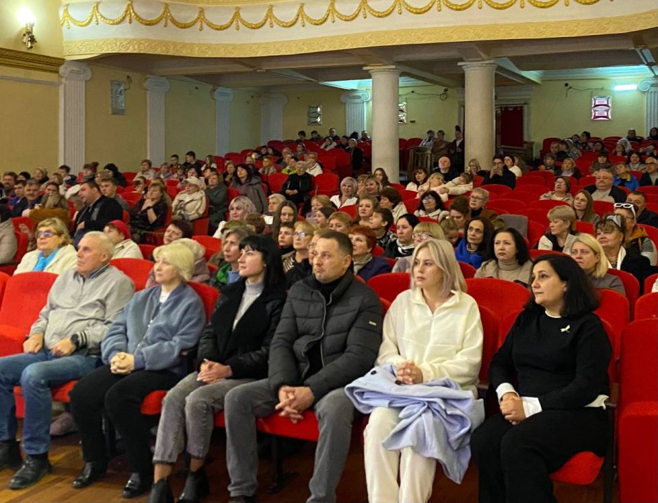 В преддверии Дня народного единства наш округ радушно принял дорогих гостей — заслуженного артиста России Сергея Куприка и подполковника спецназа в отставке и исполнителя собственных песен Александра Ванюшкина В преддверии Дня народного единства наш округ радушно принял дорогих гостей — заслуженного артиста России Сергея Куприка и подполковника спецназа в отставке и исполнителя собственных песен Александра Ванюшкина