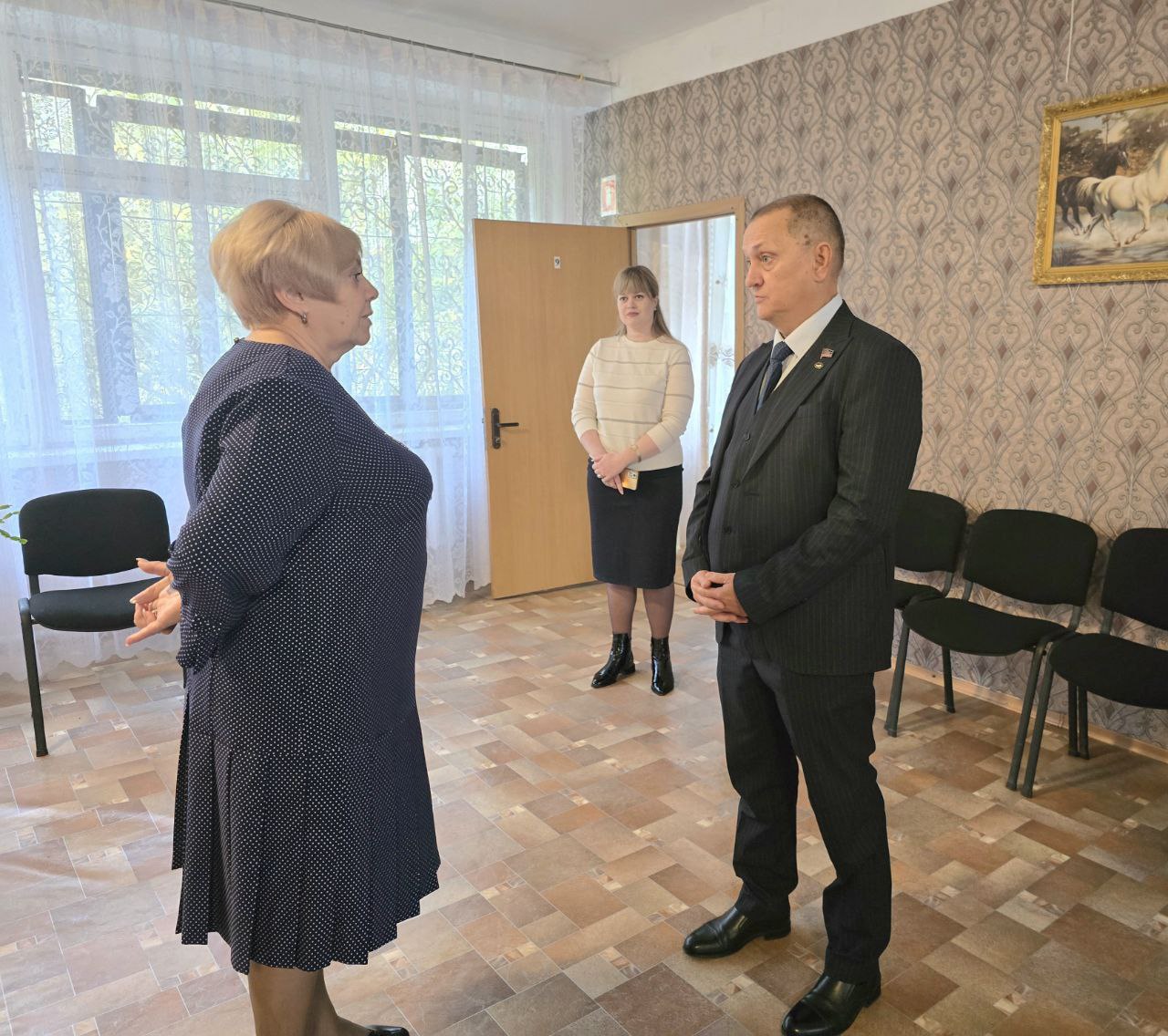 Дмитрий Огилец посетил Комплексный центр социального обслуживания
