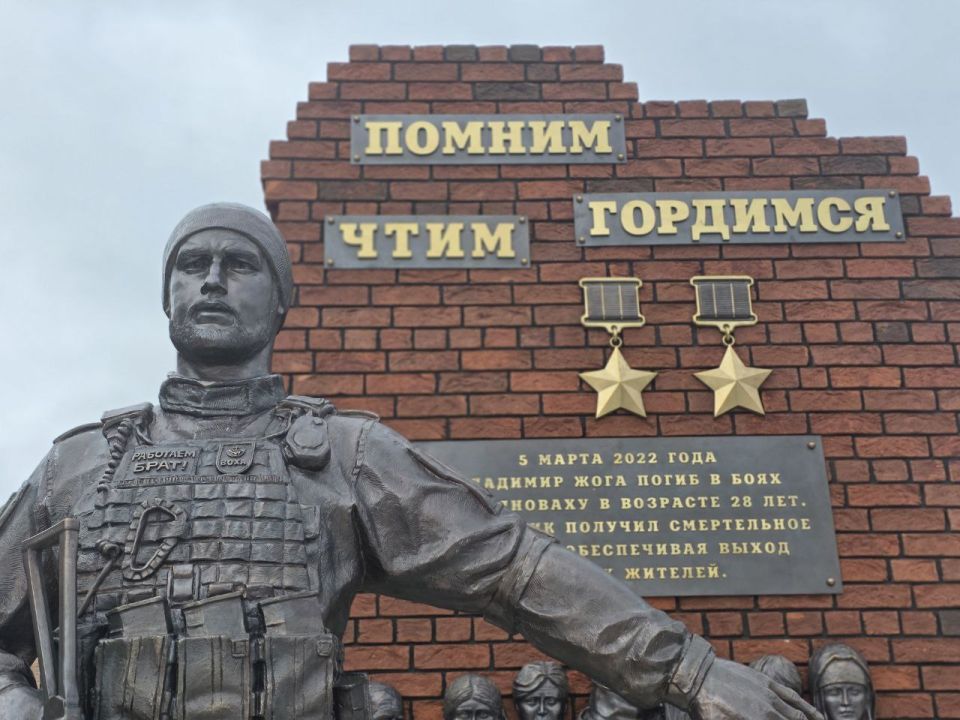 Артём Жога: В Волновахе на Донбассе создан памятник моему сыну, Герою России и Герою ДНР, командиру батальона "Спарта" Владимиру Жога Артём Жога: В Волновахе на Донбассе создан памятник моему сыну, Герою России и Герою ДНР, командиру батальона "Спарта" Владимиру Жога