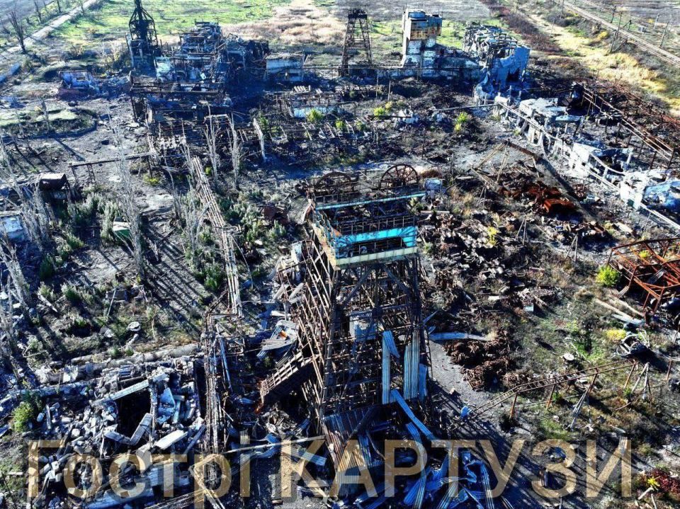 «Так сейчас выглядит шахта «Покровская» стратегический объект, вокруг которого продолжаются ожесточённые бои за Покровск «Так сейчас выглядит шахта «Покровская» стратегический объект, вокруг которого продолжаются ожесточённые бои за Покровск