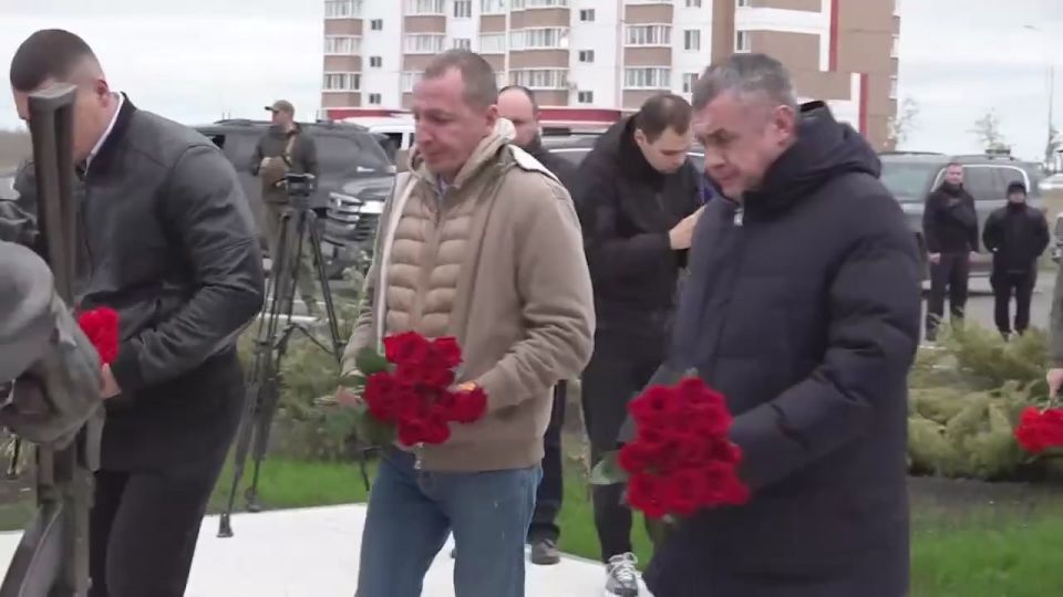 А в Волновахе открыли памятник Герою России и Донецкой Народной Республики Владимиру Жоге