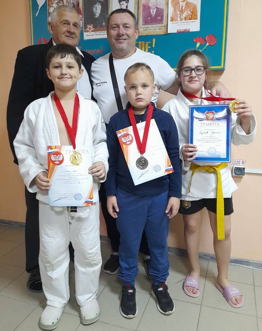 Воспитанники Мангушской спортивной школы завоевали три медали на Открытом первенстве Макеевки по дзюдо Воспитанники Мангушской спортивной школы завоевали три медали на Открытом первенстве Макеевки по дзюдо