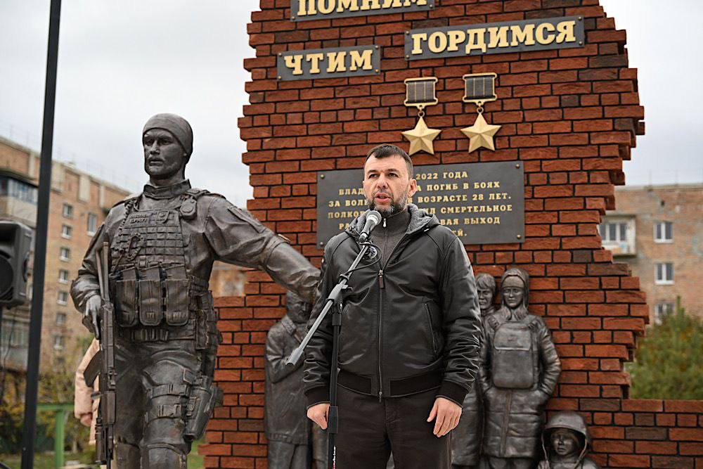 В Волновахе открыли памятник Герою РФ и ДНР Владимиру Жоге В Волновахе открыли памятник Герою РФ и ДНР Владимиру Жоге