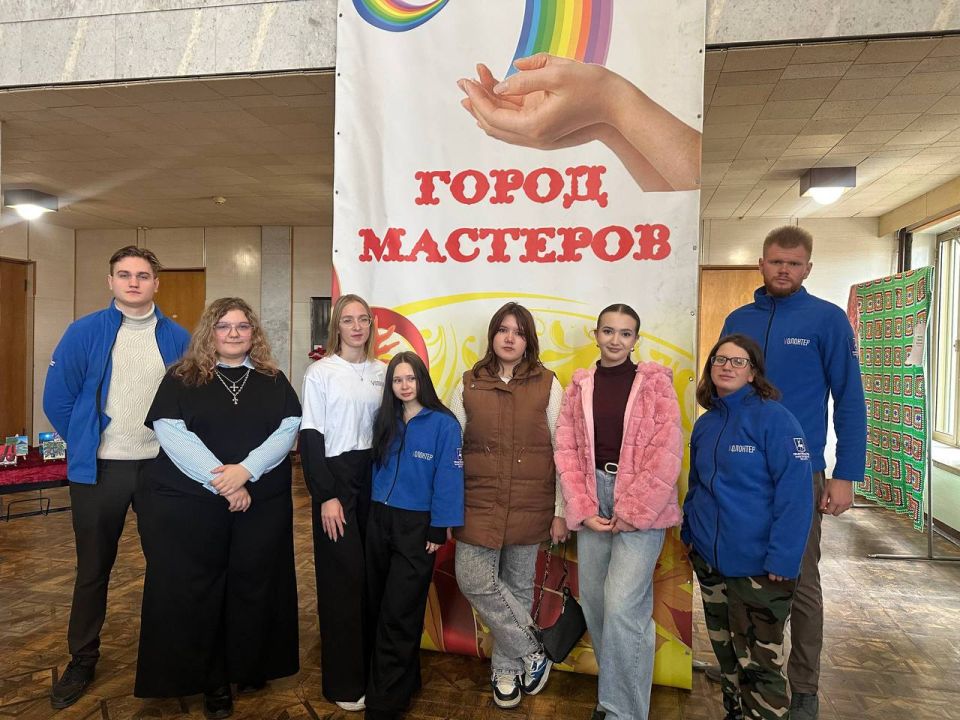 Денис Зубов: Город мастеров. В городском округе Иловайск ко Дню народного единства состоялось открытие ярмарки талантов «Город мастеров», которая проходит в Доме науки и техники Денис Зубов: Город мастеров. В городском округе Иловайск ко Дню народного единства состоялось открытие ярмарки талантов «Город мастеров», которая проходит в Доме науки и техники