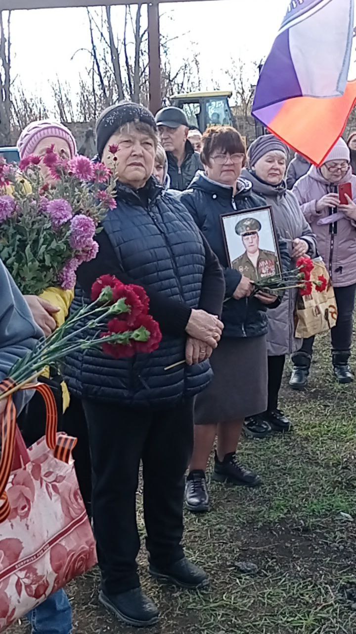 В Коммунаровке открыли мемориал погибшим участникам СВО В Коммунаровке открыли мемориал погибшим участникам СВО