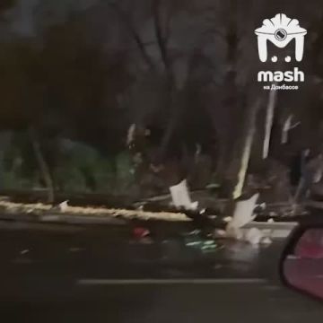 Машина влетела в столб и загорелась на Университетской в Донецке