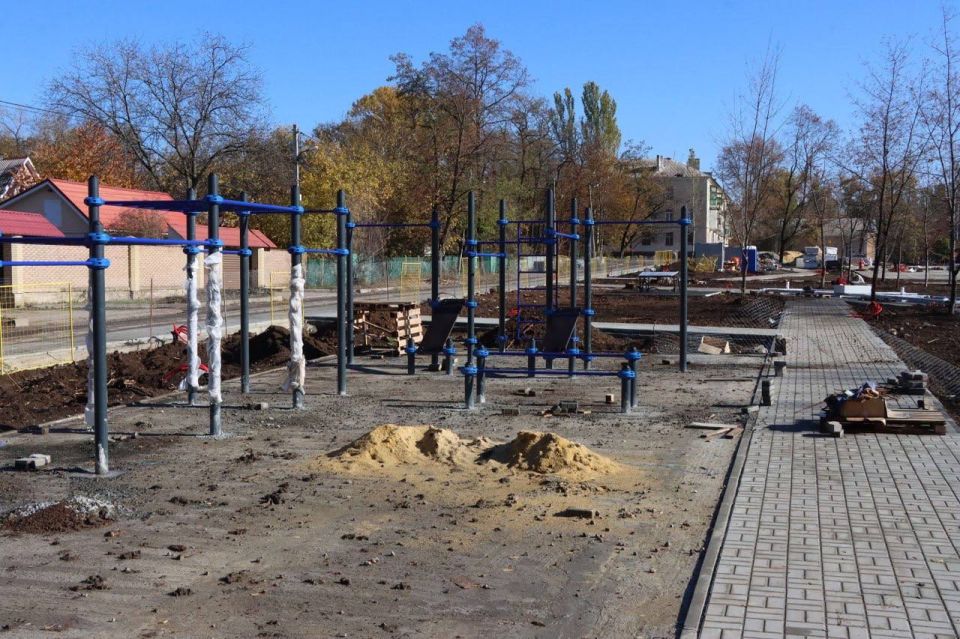 Парк «Энергетиков» в Донецке ремонтируют без выходных: обновят к Новому году Парк «Энергетиков» в Донецке ремонтируют без выходных: обновят к Новому году