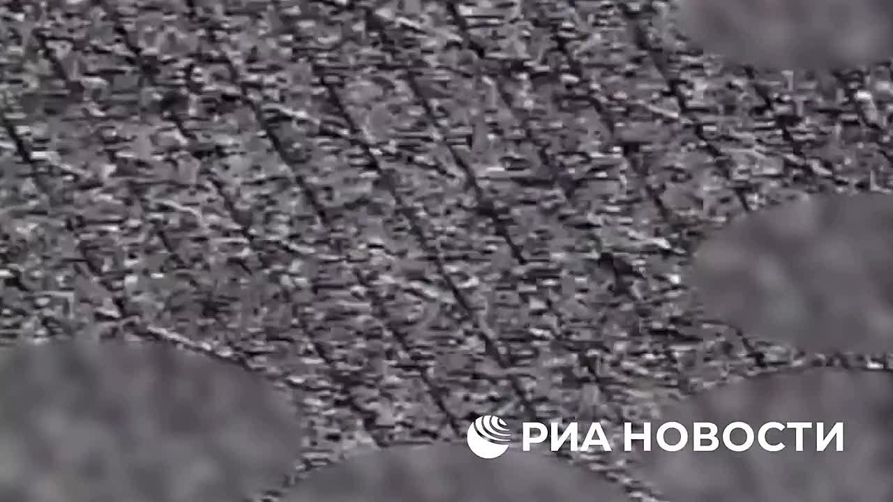 Минобороны показало кадры боевой работы БПЛА группировки "Центр" в Красноармейске, ДНР