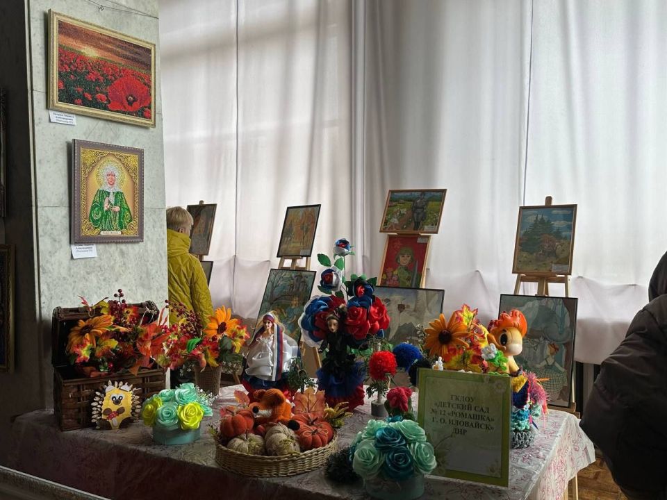 В воскресенье, 2 ноября, в Доме науки и техники СМЭУ Иловайск Донецкого филиала ФГУП "Железные дороги Новороссии" состоялось торжественное открытие традиционного фестиваля "Город мастеров" В воскресенье, 2 ноября, в Доме науки и техники СМЭУ Иловайск Донецкого филиала ФГУП "Железные дороги Новороссии" состоялось торжественное открытие традиционного фестиваля "Город мастеров"