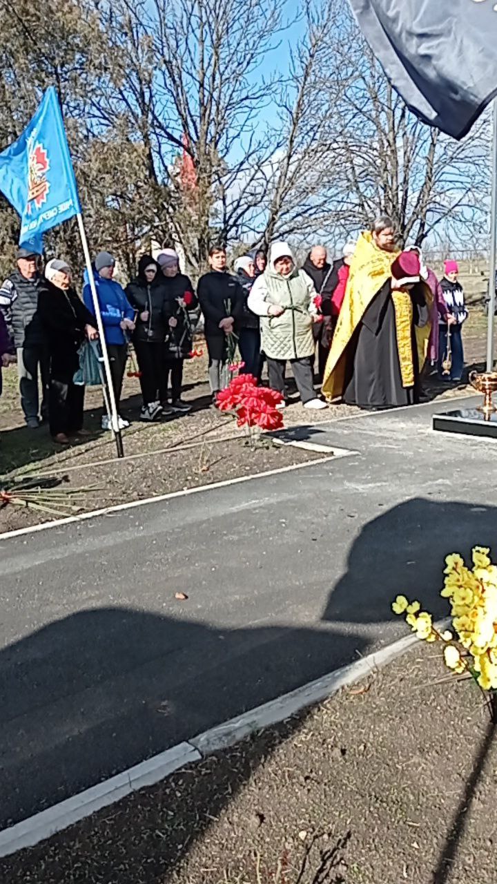 В Коммунаровке открыли мемориал погибшим участникам СВО В Коммунаровке открыли мемориал погибшим участникам СВО