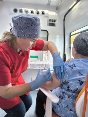 Продолжается вакцинация против гриппа взрослого и детского населения