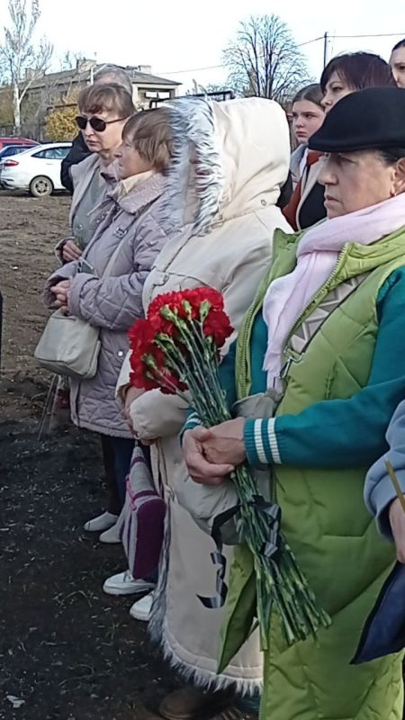Николай Михайлов: 3 ноября в селе Коммунаровка состоялось торжественное открытие мемориала погибшим участникам СВО Николай Михайлов: 3 ноября в селе Коммунаровка состоялось торжественное открытие мемориала погибшим участникам СВО