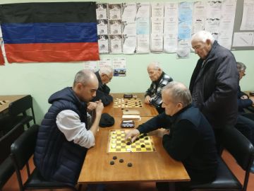 С 2 по 3 ноября в ШШК «Интеллект» проходило Личное первенство города Харцызска по шашкам, посвященном Дню Народного Единства