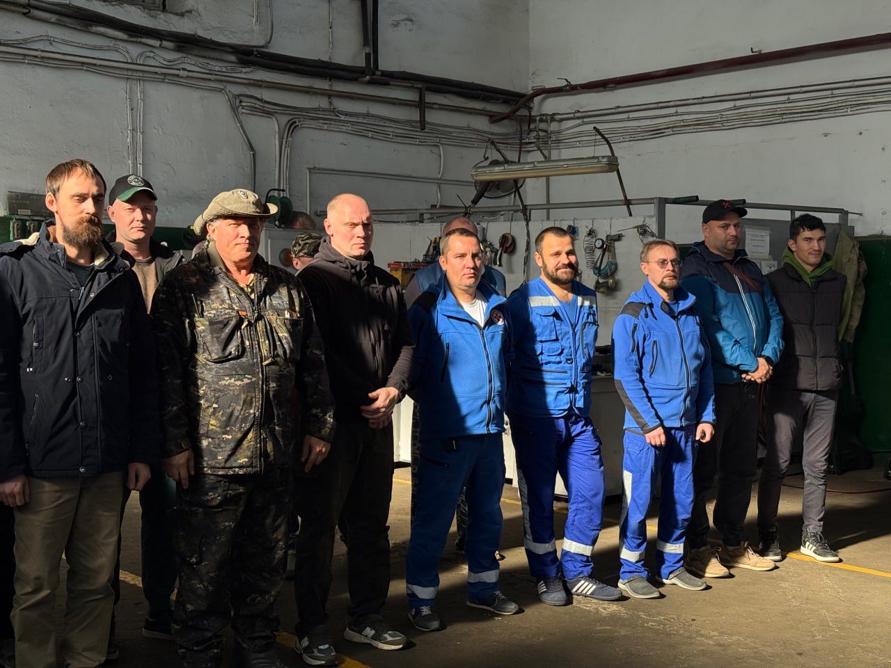 Руководитель Представительства Санкт-Петербурга в Мариуполе Олег Моргун вручил благодарственные письма специалистам из Северной столицы Руководитель Представительства Санкт-Петербурга в Мариуполе Олег Моргун вручил благодарственные письма специалистам из Северной столицы