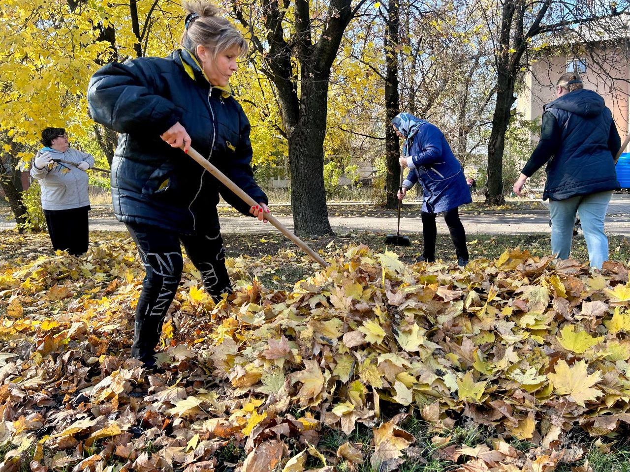 Семейный субботник в рамках акции "Россия - семья семей!" Семейный субботник в рамках акции "Россия - семья семей!"