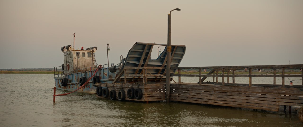 Соединяет берега паромщик. Съёмочная группа во главе с режиссёром Фёдором Поповым и актёром Александром Обласовым презентовала в Мариуполе фильм «Паромщик» Соединяет берега паромщик. Съёмочная группа во главе с режиссёром Фёдором Поповым и актёром Александром Обласовым презентовала в Мариуполе фильм «Паромщик»