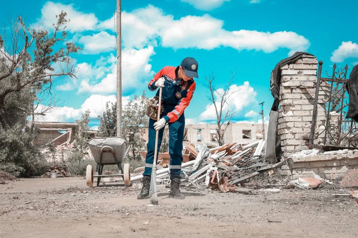 По инициативе Главы ДНР Дениса Пушилина в республике стартует месячник волонтерства: его цель — отметить труд волонтеров и вдохновить больше людей присоединиться к этому благородному делу По инициативе Главы ДНР Дениса Пушилина в республике стартует месячник волонтерства: его цель — отметить труд волонтеров и вдохновить больше людей присоединиться к этому благородному делу