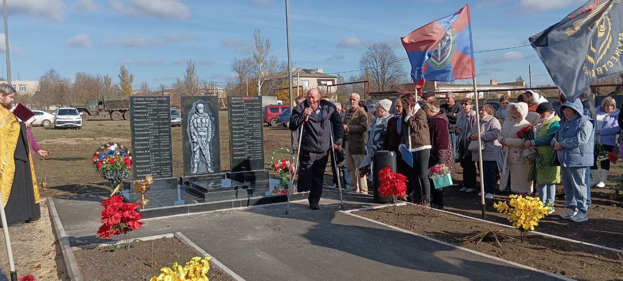 В Коммунаровке открыли мемориал погибшим участникам СВО В Коммунаровке открыли мемориал погибшим участникам СВО