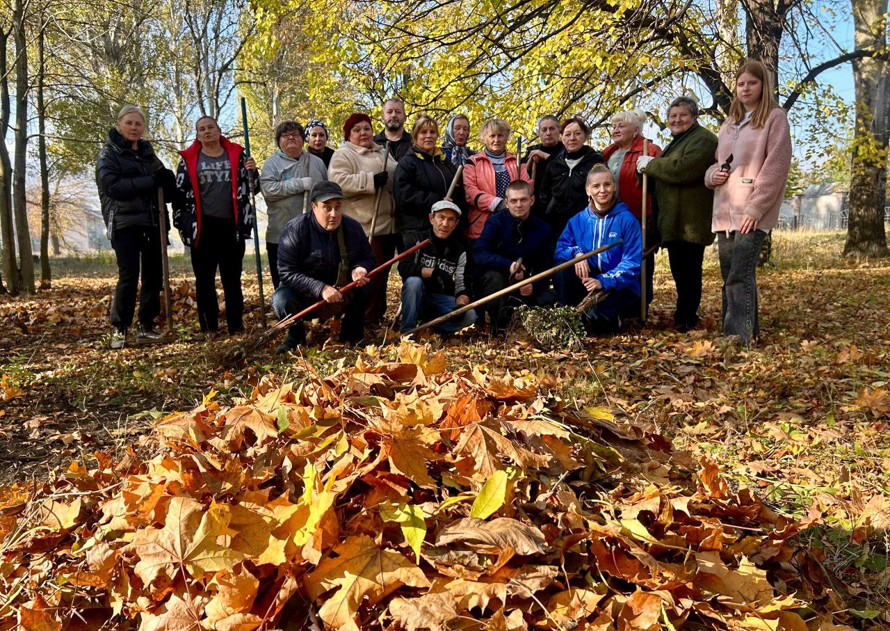 Семейный субботник в рамках акции "Россия - семья семей!" Семейный субботник в рамках акции "Россия - семья семей!"