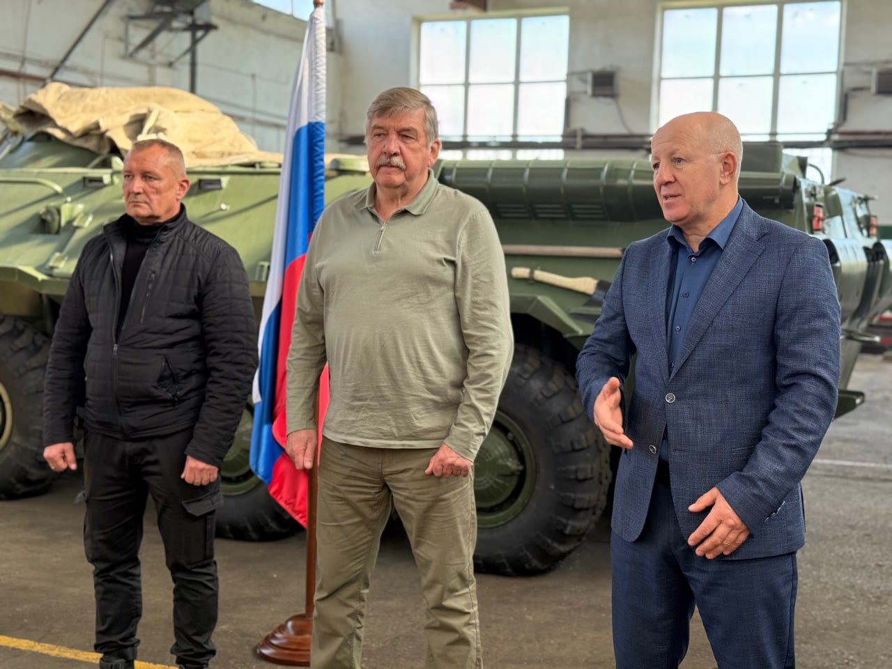 Руководитель Представительства Санкт-Петербурга в Мариуполе Олег Моргун вручил благодарственные письма специалистам из Северной столицы Руководитель Представительства Санкт-Петербурга в Мариуполе Олег Моргун вручил благодарственные письма специалистам из Северной столицы