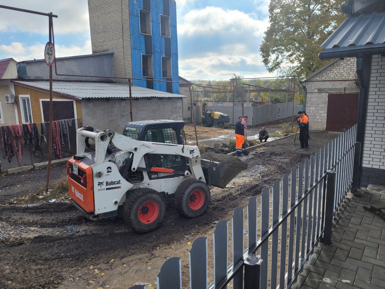 Наталья Великодная: Свердловская область продолжает благоустройство территории вокруг здания ЕДДС в Тельманово Наталья Великодная: Свердловская область продолжает благоустройство территории вокруг здания ЕДДС в Тельманово