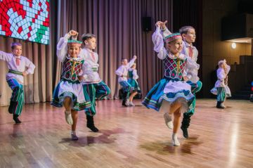 В Мариуполе провели праздничный концерт ко Дню народного единства