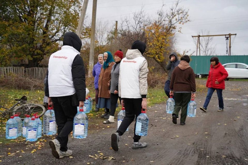 Глава ДНР коротко о важном: Вслед за акцией «Учиться в Донбассе» в Республике стартует месячник волонтерства Глава ДНР коротко о важном: Вслед за акцией «Учиться в Донбассе» в Республике стартует месячник волонтерства