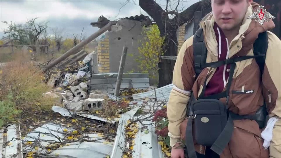 Минобороны России: Военнослужащие группировки войск «Центр» эвакуируют мирных жителей Красноармейска Донецкой Народной Республики из зоны активных боевых действий в тыловые районы