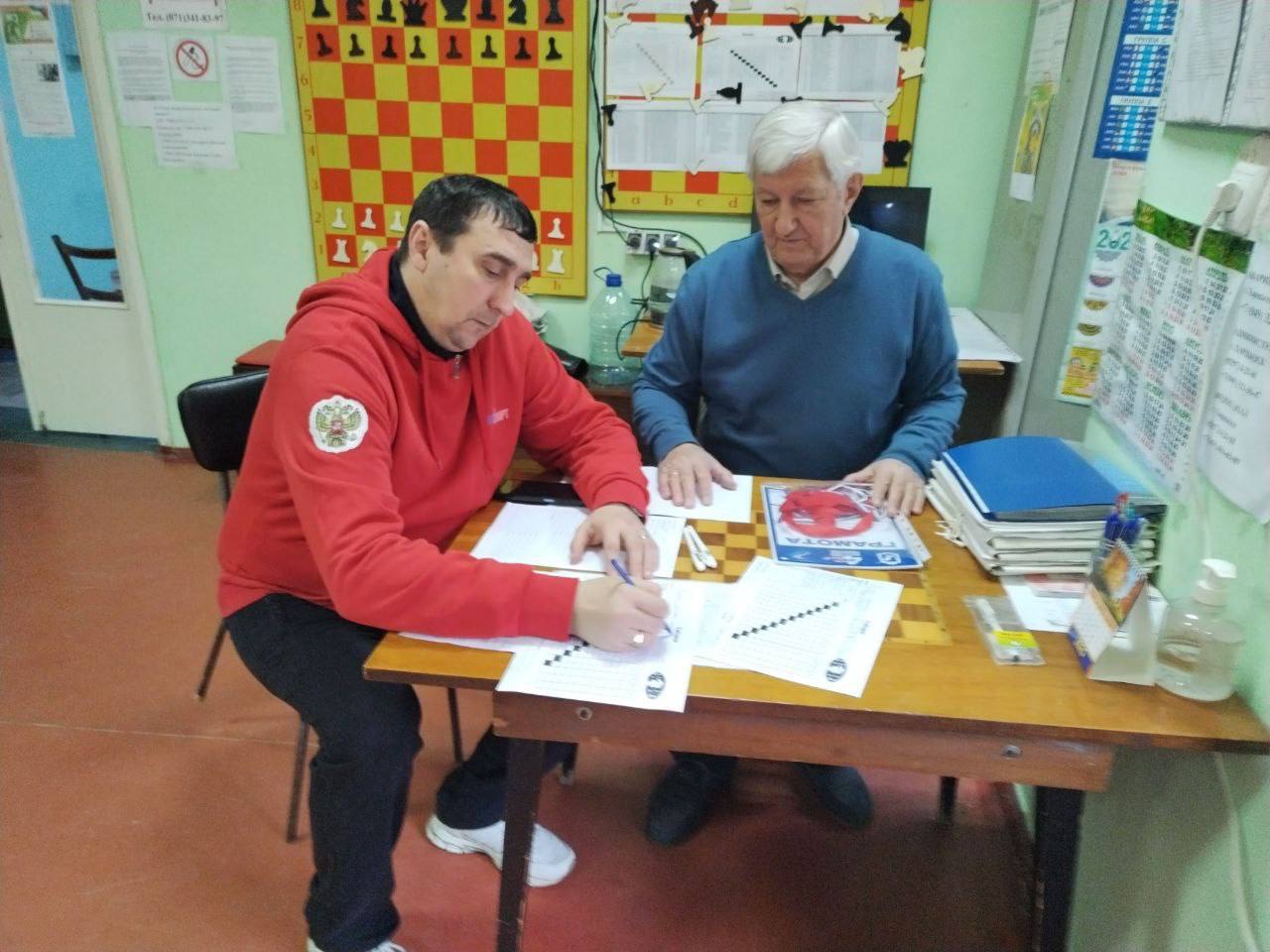 С 2 по 3 ноября в ШШК «Интеллект» проходило Личное первенство города Харцызска по шашкам, посвященном Дню Народного Единства С 2 по 3 ноября в ШШК «Интеллект» проходило Личное первенство города Харцызска по шашкам, посвященном Дню Народного Единства