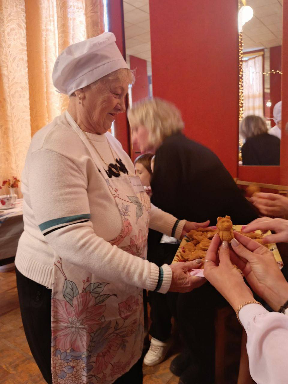Денис Зубов: Фестиваль народной кухни. В рамках проведения мероприятий ко Дню Народного Единства в городском округе Иловайск состоялся фестиваль народной кухни, который прошел в Доме науки и техники Денис Зубов: Фестиваль народной кухни. В рамках проведения мероприятий ко Дню Народного Единства в городском округе Иловайск состоялся фестиваль народной кухни, который прошел в Доме науки и техники