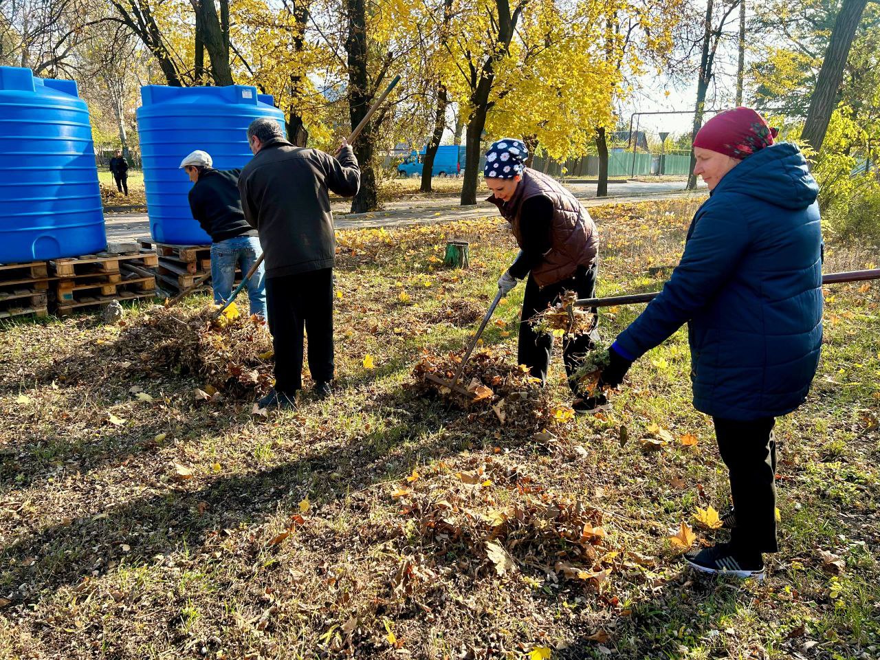 Семейный субботник в рамках акции "Россия - семья семей!" Семейный субботник в рамках акции "Россия - семья семей!"