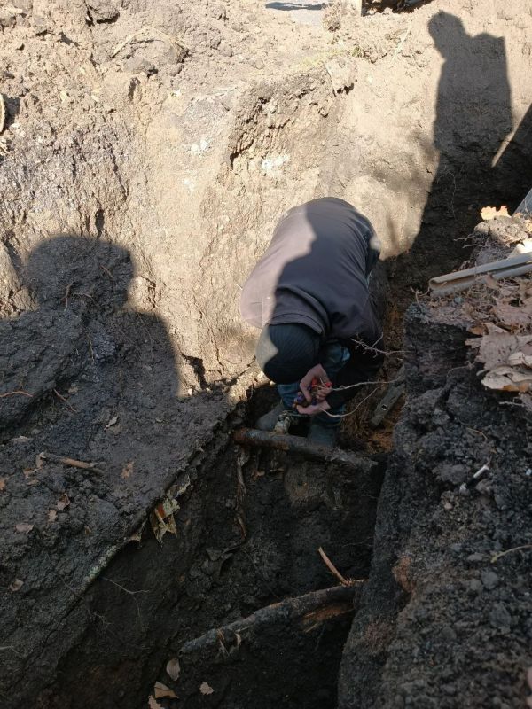 К Председателю Торезского городского совета Александру Казмерчуку на приёме в Общественной приёмной Партии "Единая Россия" поступило обращение жительницы города Тореза по вопросу оказания помощи в замене участка трубы... К Председателю Торезского городского совета Александру Казмерчуку на приёме в Общественной приёмной Партии "Единая Россия" поступило обращение жительницы города Тореза по вопросу оказания помощи в замене участка трубы...