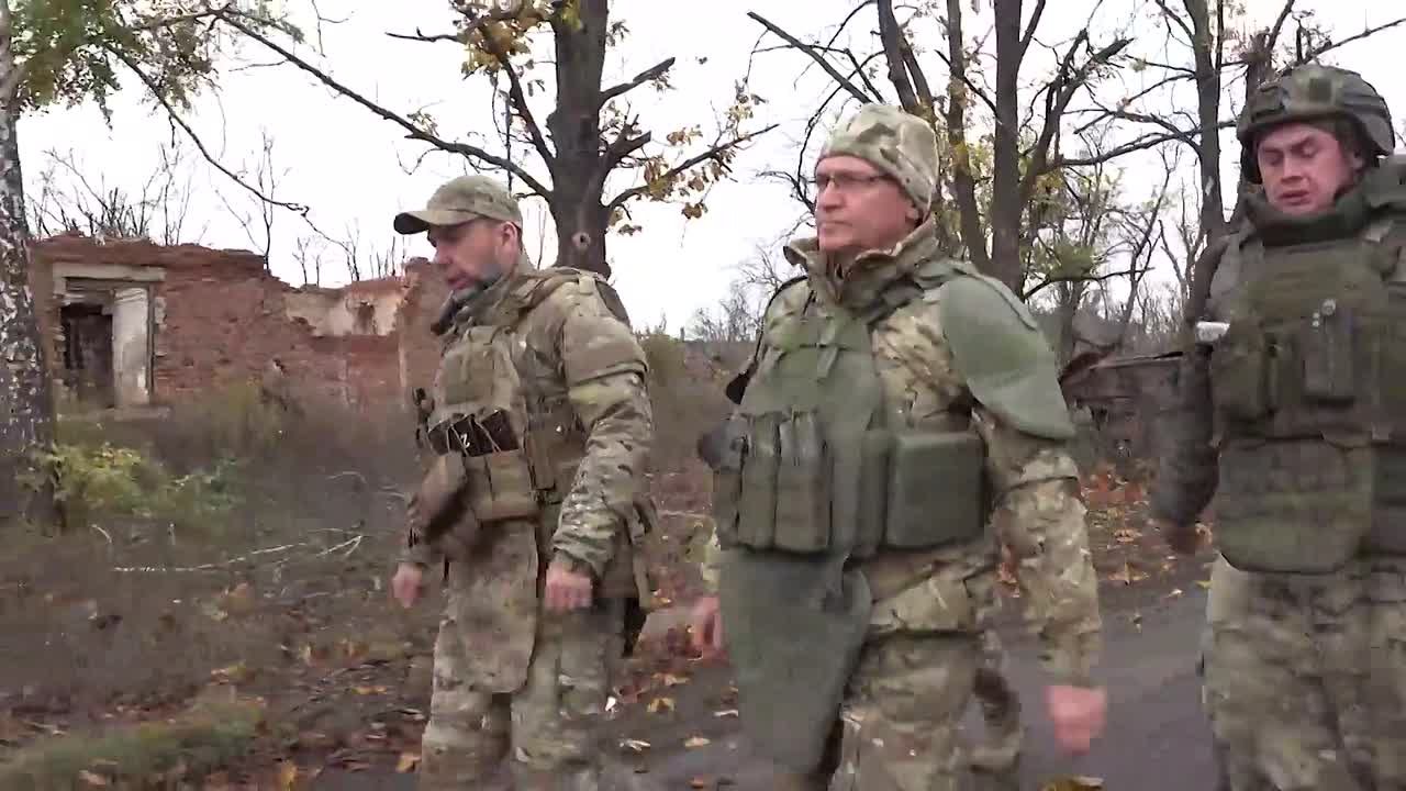 Замглавы Администрации Президента и глава ДНР приехали к 5-й бригаде и открыли памятник комбату «Спарты» Артему Жоге