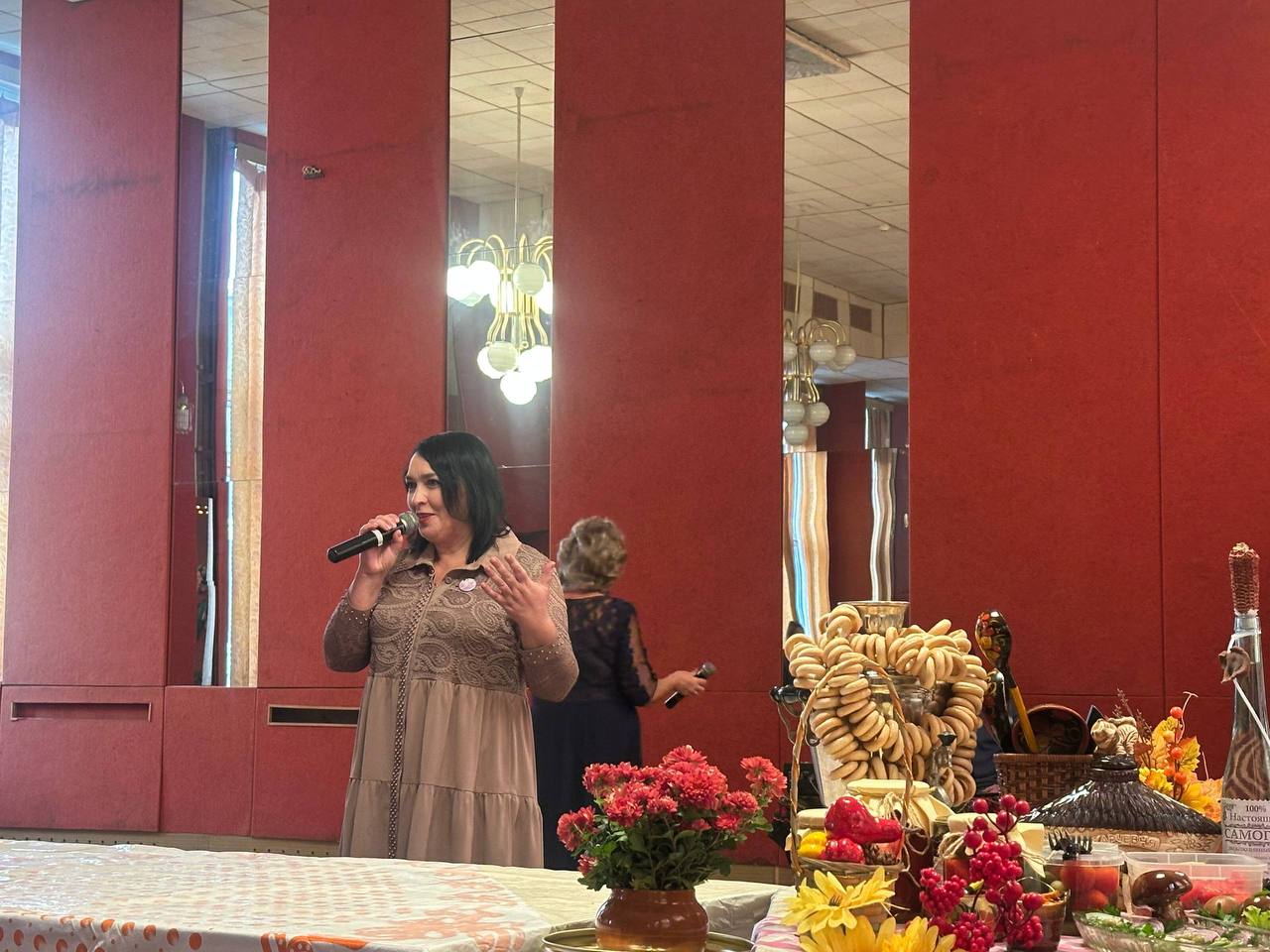 Денис Зубов: Фестиваль народной кухни. В рамках проведения мероприятий ко Дню Народного Единства в городском округе Иловайск состоялся фестиваль народной кухни, который прошел в Доме науки и техники Денис Зубов: Фестиваль народной кухни. В рамках проведения мероприятий ко Дню Народного Единства в городском округе Иловайск состоялся фестиваль народной кухни, который прошел в Доме науки и техники