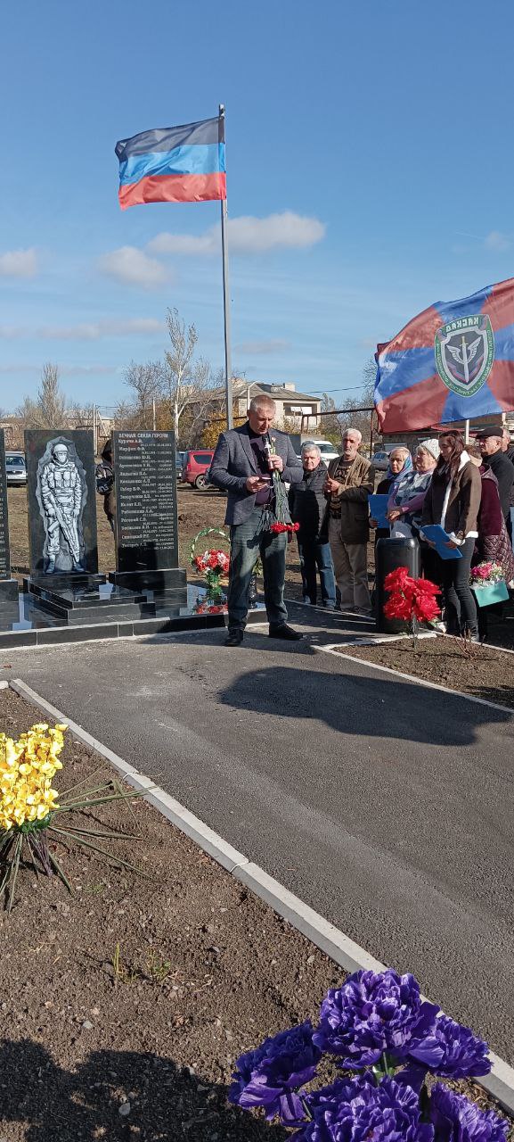 В Коммунаровке открыли мемориал погибшим участникам СВО В Коммунаровке открыли мемориал погибшим участникам СВО