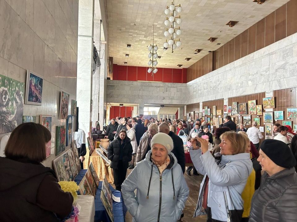 В воскресенье, 2 ноября, в Доме науки и техники СМЭУ Иловайск Донецкого филиала ФГУП "Железные дороги Новороссии" состоялось торжественное открытие традиционного фестиваля "Город мастеров" В воскресенье, 2 ноября, в Доме науки и техники СМЭУ Иловайск Донецкого филиала ФГУП "Железные дороги Новороссии" состоялось торжественное открытие традиционного фестиваля "Город мастеров"
