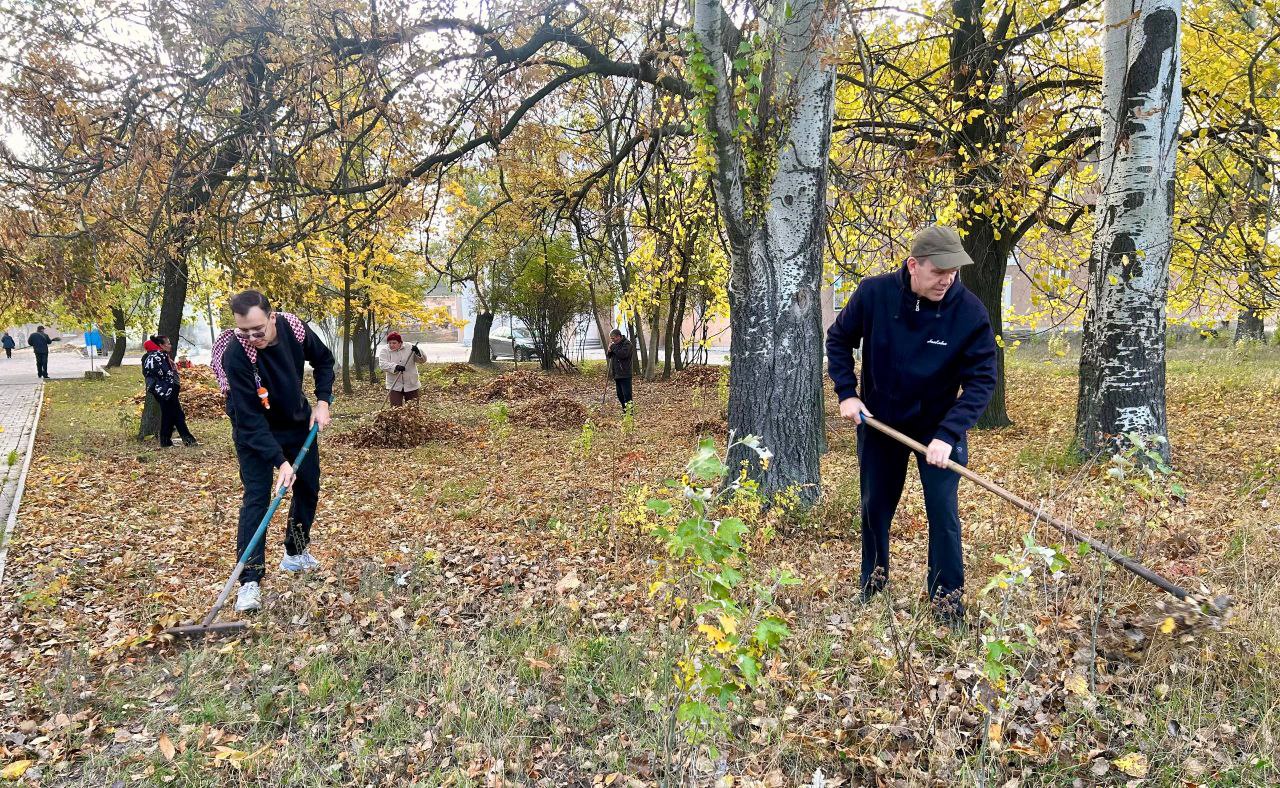 Семейный субботник в рамках акции "Россия - семья семей!" Семейный субботник в рамках акции "Россия - семья семей!"