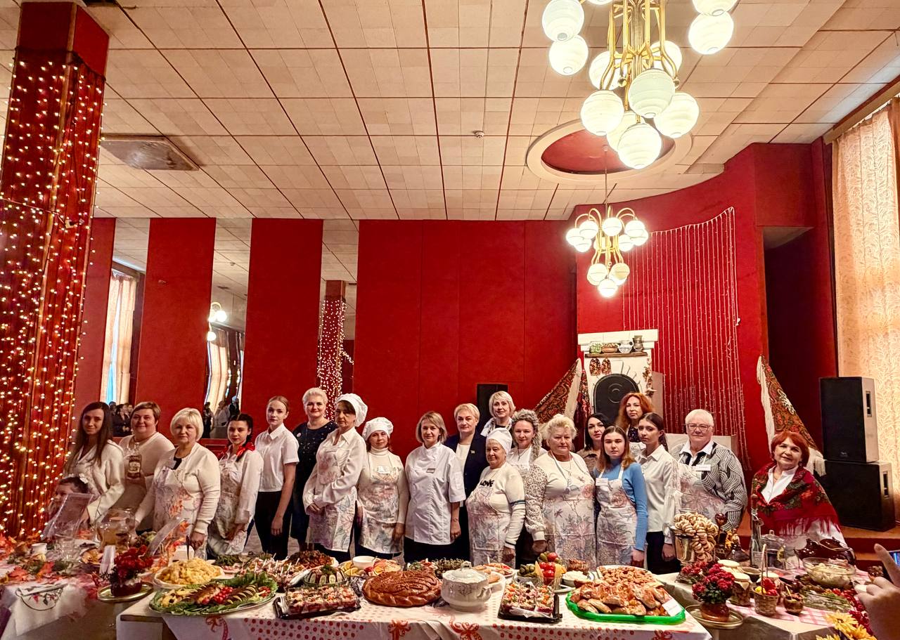 В Иловайске отметили День народного единства фестивалем мастеров и русской кухни В Иловайске отметили День народного единства фестивалем мастеров и русской кухни