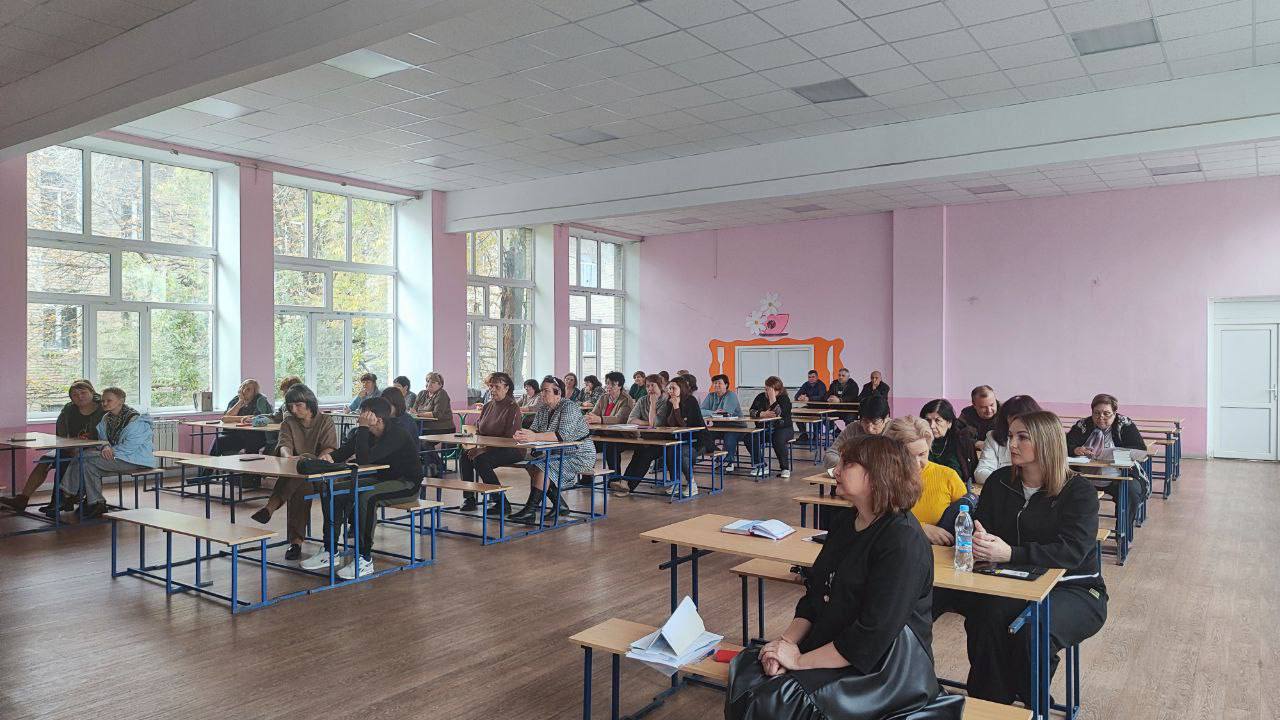 Секретарь #Комитет_по_промышленности_и_торговле Сергей Дмитриев провел встречу с педагогическим коллективом ГБОУ Новосветской школы №1 Секретарь #Комитет_по_промышленности_и_торговле Сергей Дмитриев провел встречу с педагогическим коллективом ГБОУ Новосветской школы №1