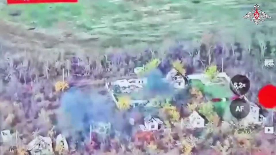 Минобороны России: Расчеты ударных БПЛА подразделений 2-й армии группировки войск «Центр» продолжают уничтожать формирования ВСУ и срывать попытки выхода из окруженных районов Красноармейска в ДНР