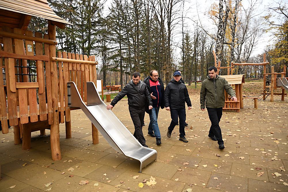 Глава ДНР, секретарь Донецкого регионального отделения Единой России Денис Пушилин вместе с первым заместителем руководителя Администрации Президента Сергеем Кириенко посетили центр единоборств в Волновахе Глава ДНР, секретарь Донецкого регионального отделения Единой России Денис Пушилин вместе с первым заместителем руководителя Администрации Президента Сергеем Кириенко посетили центр единоборств в Волновахе